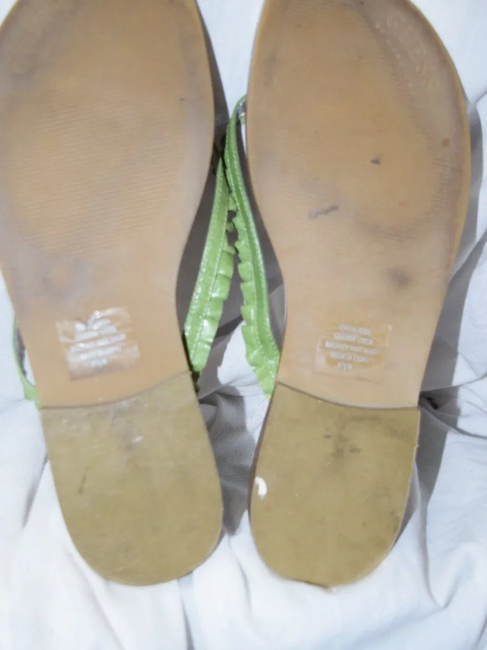 Guess by Marciano Flip Flop Sandals Women Size 8 1/2MGreen Ruffle Thong
